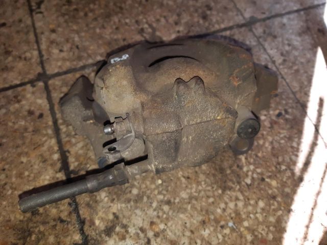 bontott AUDI A4 B8 Jobb első Féknyereg Munkahengerrel