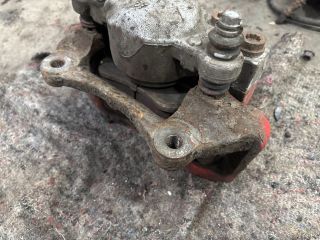 bontott AUDI A4 B8 Jobb első Féknyereg Munkahengerrel