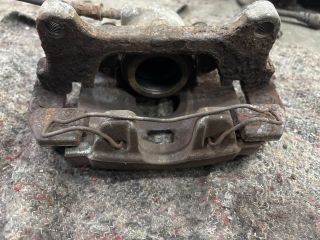 bontott AUDI A4 B8 Jobb első Féknyereg Munkahengerrel