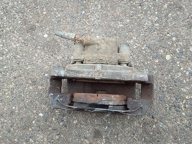 bontott AUDI A4 B8 Jobb első Féknyereg Munkahengerrel