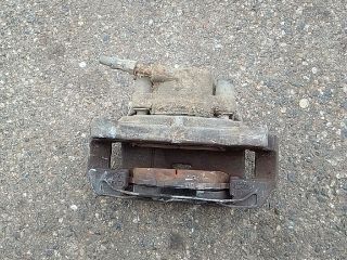 bontott AUDI A4 B8 Jobb első Féknyereg Munkahengerrel