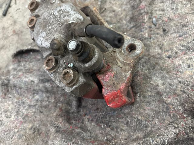 bontott AUDI A4 B8 Jobb első Féknyereg Munkahengerrel