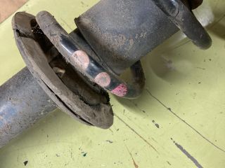 bontott AUDI A4 B8 Jobb első Lengéscsillapító