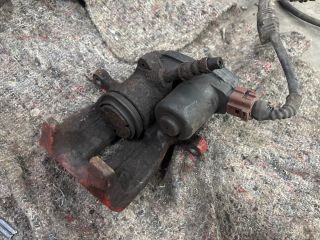 bontott AUDI A4 B8 Jobb hátsó Féknyereg Munkahengerrel