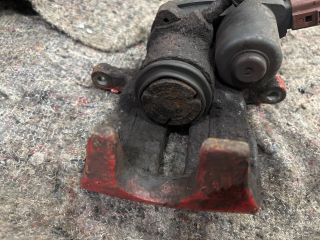 bontott AUDI A4 B8 Jobb hátsó Féknyereg Munkahengerrel