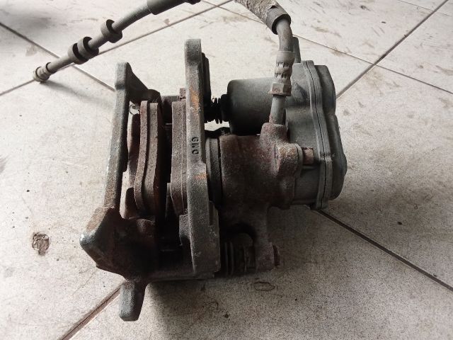 bontott AUDI A4 B8 Jobb hátsó Féknyereg Munkahengerrel