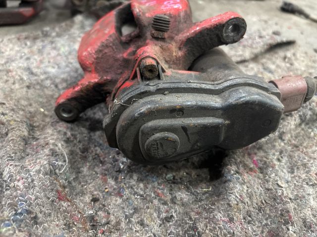 bontott AUDI A4 B8 Jobb hátsó Féknyereg Munkahengerrel