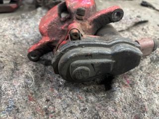 bontott AUDI A4 B8 Jobb hátsó Féknyereg Munkahengerrel