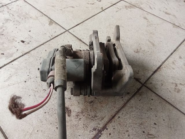 bontott AUDI A4 B8 Jobb hátsó Féknyereg Munkahengerrel