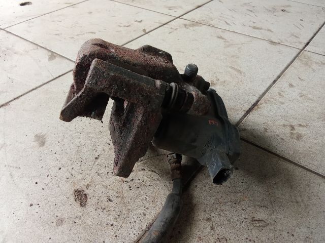 bontott AUDI A4 B8 Jobb hátsó Féknyereg Munkahengerrel