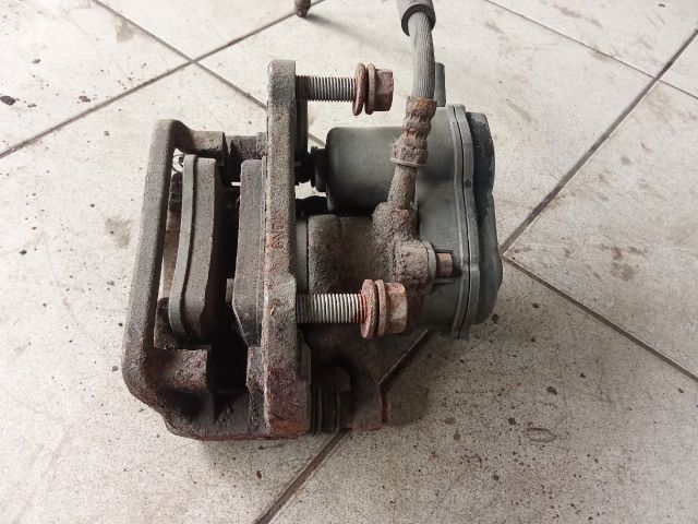 bontott AUDI A4 B8 Jobb hátsó Féknyereg Munkahengerrel