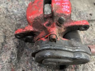 bontott AUDI A4 B8 Jobb hátsó Féknyereg Munkahengerrel