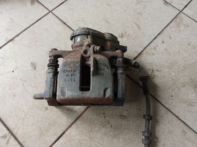 bontott AUDI A4 B8 Jobb hátsó Féknyereg Munkahengerrel