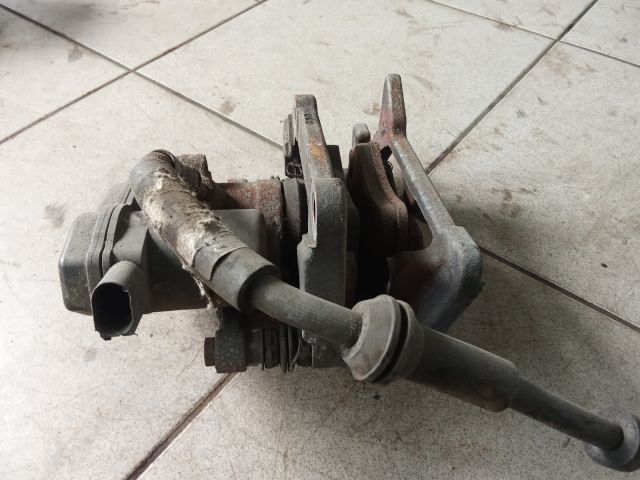 bontott AUDI A4 B8 Jobb hátsó Féknyereg Munkahengerrel