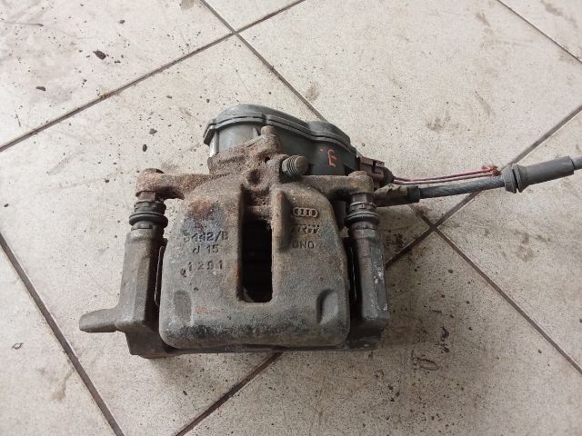 bontott AUDI A4 B8 Jobb hátsó Féknyereg Munkahengerrel