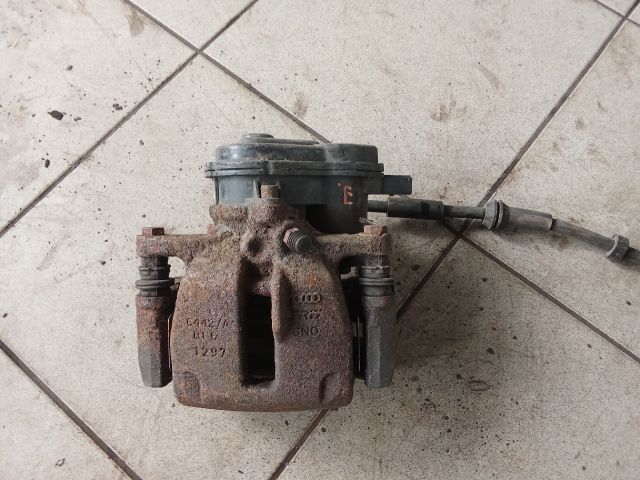 bontott AUDI A4 B8 Jobb hátsó Féknyereg Munkahengerrel