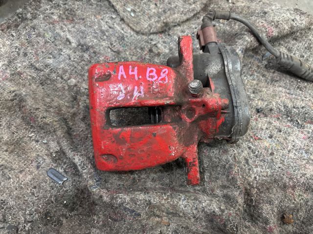 bontott AUDI A4 B8 Jobb hátsó Féknyereg Munkahengerrel