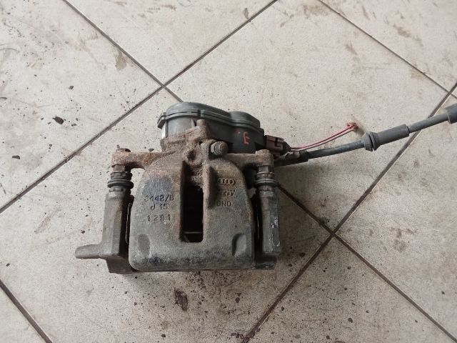 bontott AUDI A4 B8 Jobb hátsó Féknyereg Munkahengerrel