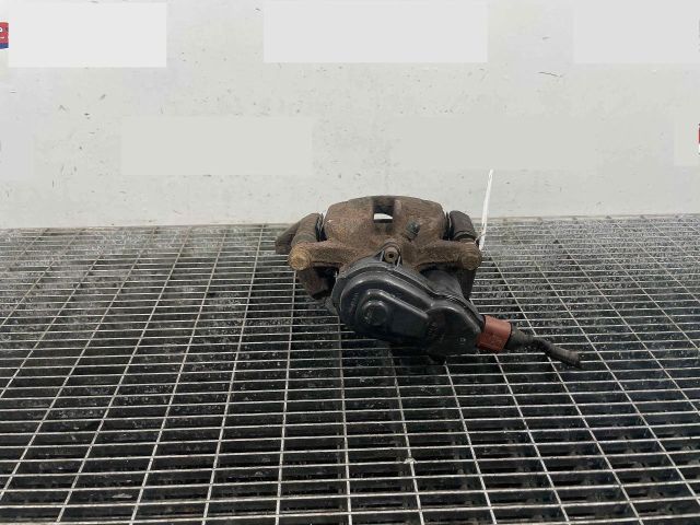 bontott AUDI A4 B8 Jobb hátsó Féknyereg Munkahengerrel