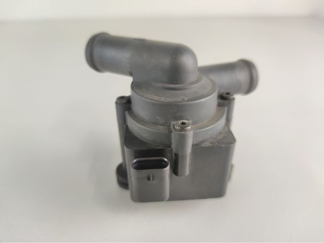 bontott AUDI A4 B8 Kiegészítő Vízszivattyú