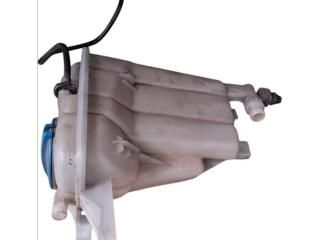 bontott AUDI A4 B8 Kiegyenlítő Tartály