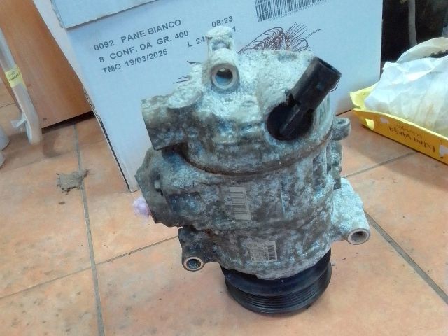 bontott AUDI A4 B8 Klímakompresszor
