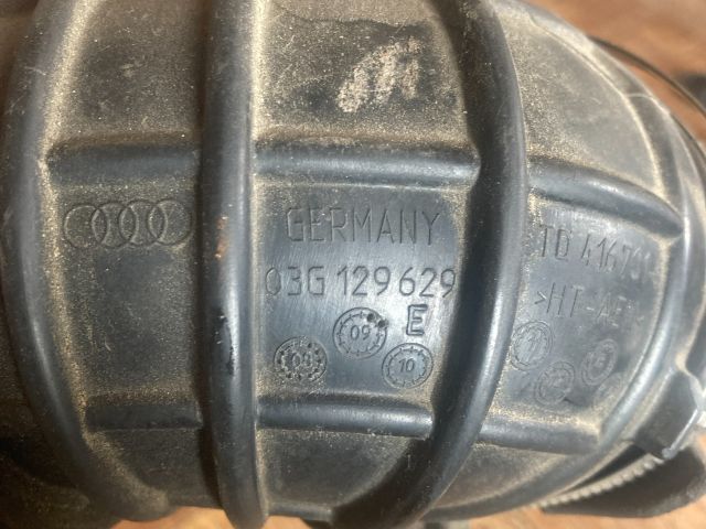 bontott AUDI A4 B8 Légbeömlő Cső