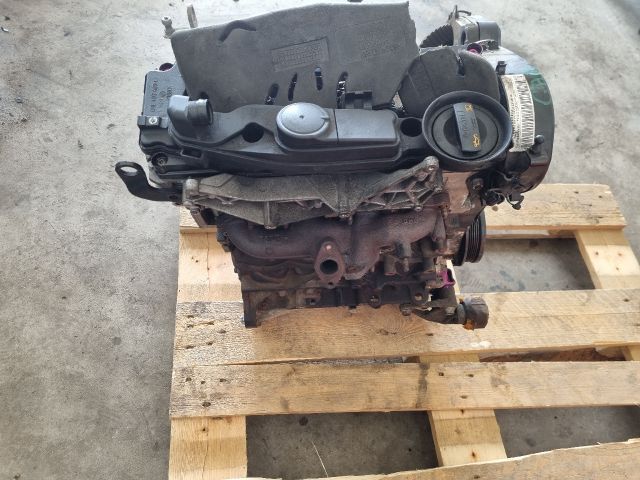 bontott AUDI A4 B8 Motor (Fűzött blokk hengerfejjel)