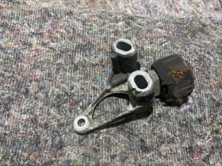 bontott AUDI A4 B8 Motor Tartó Bak Bal