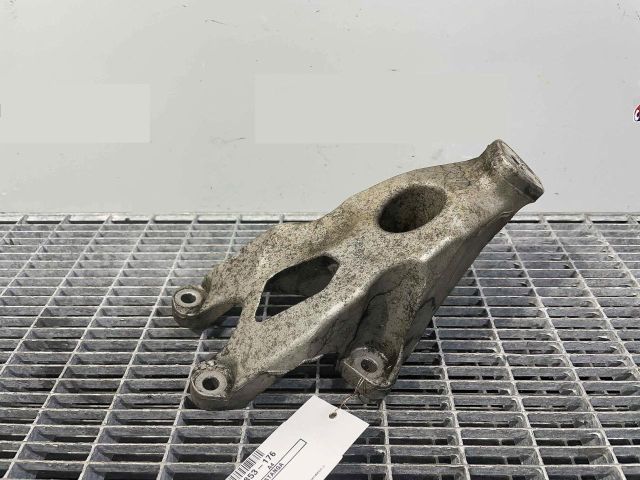 bontott AUDI A4 B8 Motor Tartó Bak Bal