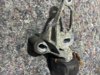 bontott AUDI A4 B8 Motor Tartó Bak Bal
