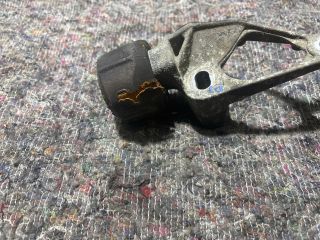 bontott AUDI A4 B8 Motor Tartó Bak Bal