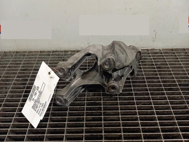 bontott AUDI A4 B8 Motor Tartó Bak Bal