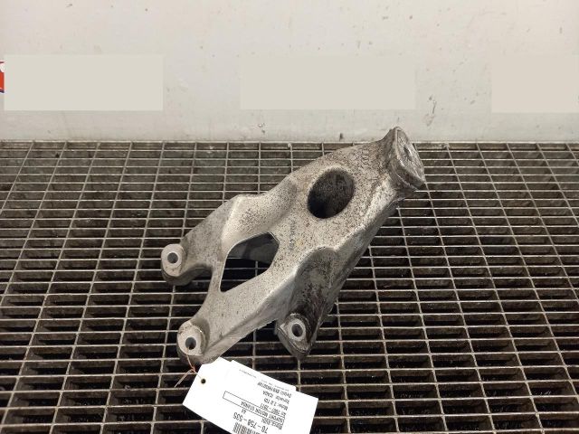 bontott AUDI A4 B8 Motor Tartó Bak Bal