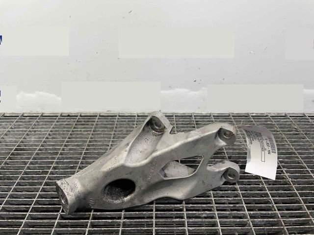 bontott AUDI A4 B8 Motor Tartó Bak Bal