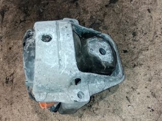 bontott AUDI A4 B8 Motor Tartó Bak Bal