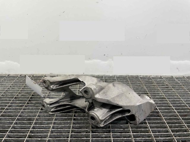 bontott AUDI A4 B8 Motor Tartó Bak Bal