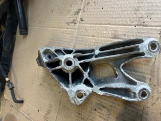 bontott AUDI A4 B8 Motor Tartó Bak Bal