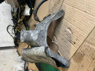 bontott AUDI A4 B8 Motor Tartó Bak (Fém)