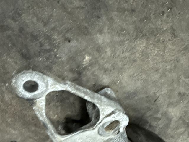 bontott AUDI A4 B8 Motor Tartó Bak (Fém)