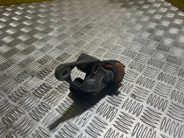 bontott AUDI A4 B8 Motor Tartó Bak (Fém)