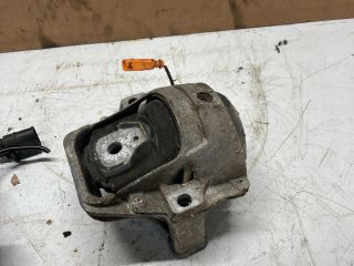 bontott AUDI A4 B8 Motor Tartó Bak (Fém)