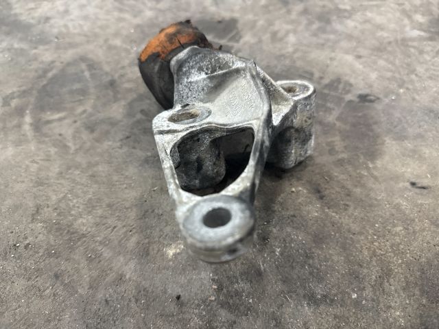 bontott AUDI A4 B8 Motor Tartó Bak (Fém)