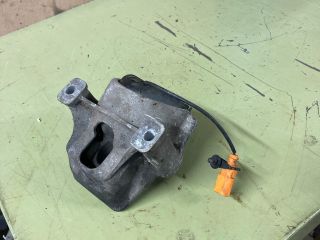 bontott AUDI A4 B8 Motor Tartó Bak (Fém)
