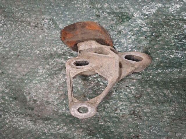 bontott AUDI A4 B8 Motor Tartó Bak (Fém)