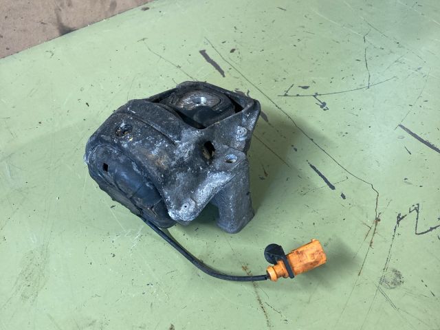 bontott AUDI A4 B8 Motor Tartó Bak (Fém)