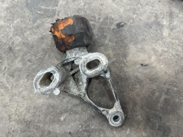 bontott AUDI A4 B8 Motor Tartó Bak (Fém)