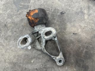 bontott AUDI A4 B8 Motor Tartó Bak (Fém)