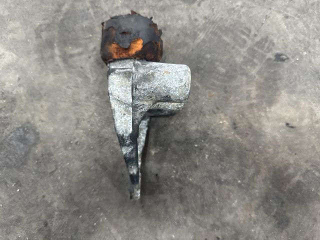 bontott AUDI A4 B8 Motor Tartó Bak (Fém)