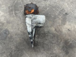 bontott AUDI A4 B8 Motor Tartó Bak (Fém)